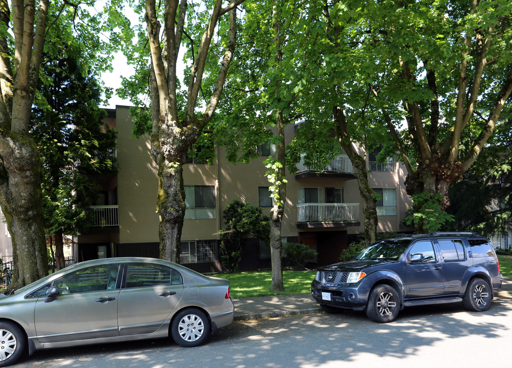 2365 W 2nd Ave in Vancouver, BC - Building Photo