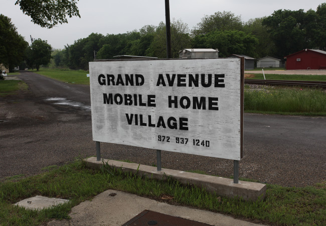 Grand Avenue MHP in Waxahachie, TX - Foto de edificio - Building Photo