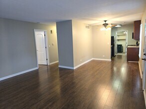 310 Russet Way in Vernon Hills, IL - Building Photo - Building Photo