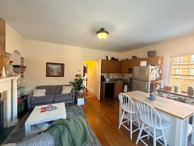 2 Symphony Rd, Unit 3 in Boston, MA - Foto de edificio - Building Photo