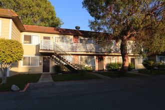 Harbour Village in Huntington Beach, CA - Building Photo - Building Photo