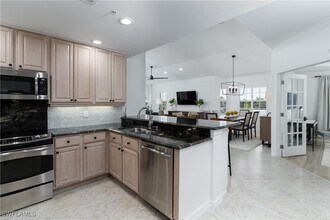 4120 Bayhead Dr in Bonita Springs, FL - Foto de edificio - Building Photo