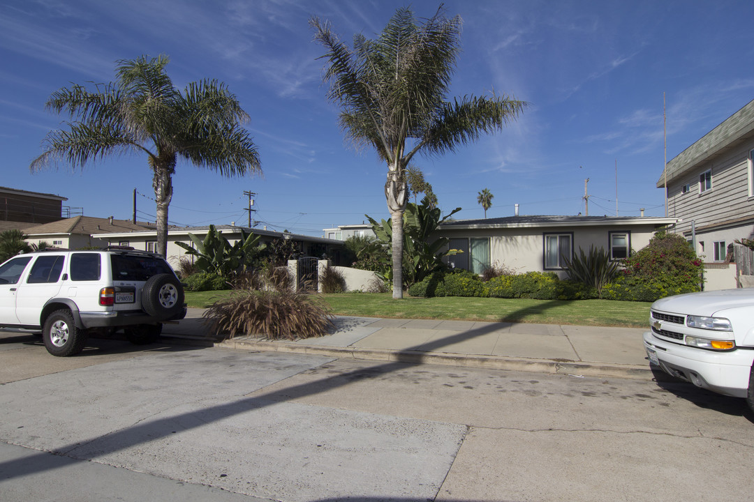 5058-5072 Cape May Ave in San Diego, CA - Foto de edificio