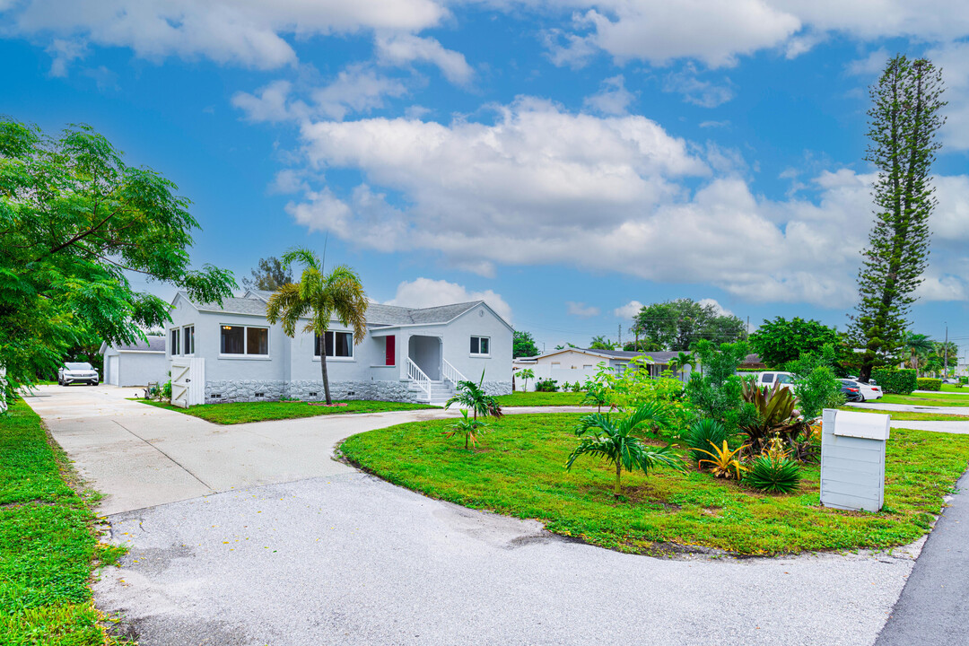 3067 Rex Ave in Palm Springs, FL - Building Photo