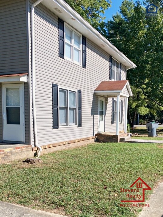 319 Oriole Dr in McMinnville, TN - Building Photo