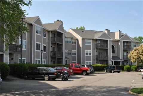 Hampton Club Condominiums in Hampton, VA - Building Photo