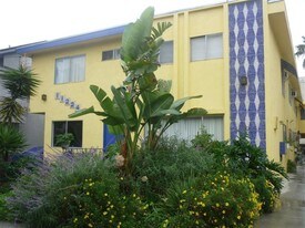 11224 Huston St in North Hollywood, CA - Building Photo