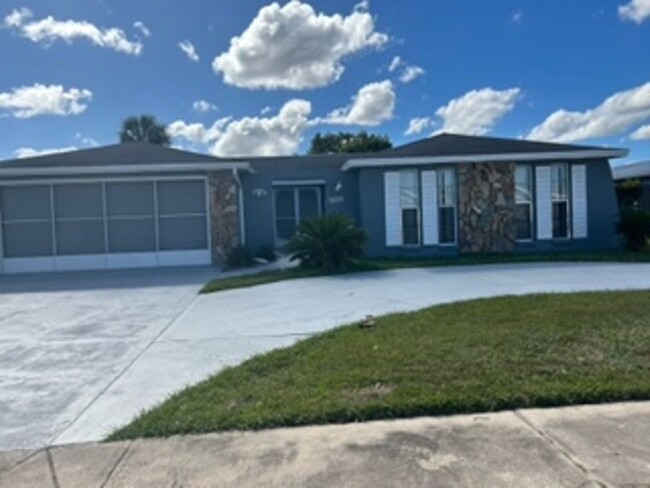 6100 Seabreeze Dr in Port Richey, FL - Building Photo - Building Photo