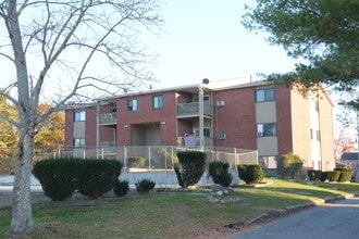 980-984 Sharon St in New Bedford, MA - Foto de edificio - Building Photo