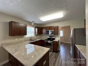 3006 Longspur Dr in Matthews, NC - Building Photo - Building Photo
