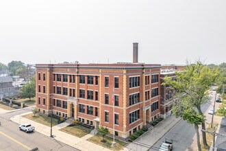 Riverside Apartments in Buffalo, NY - Building Photo - Building Photo