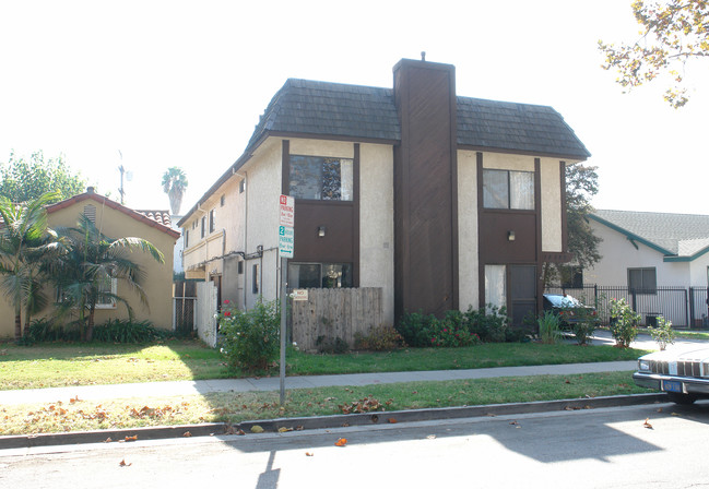 14842 Gilmore St in Van Nuys, CA - Building Photo - Building Photo