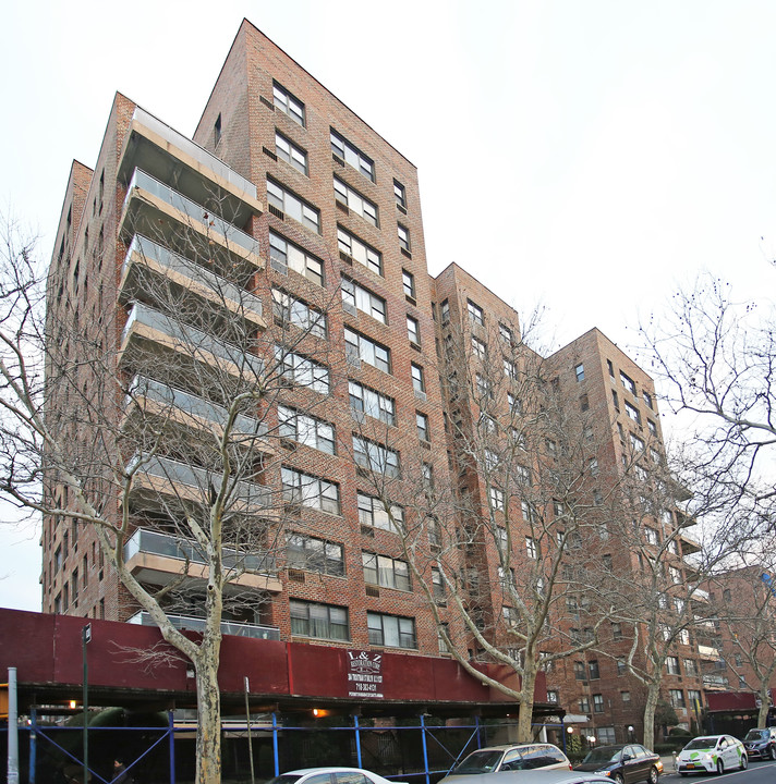 303 Beverley Road in Brooklyn, NY - Foto de edificio