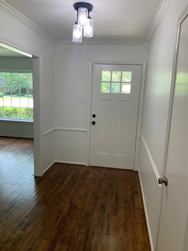 property at 1207 Shorewood Dr