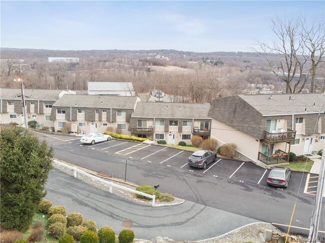 18 Pavilion Ridge Way in Suffern, NY - Foto de edificio - Building Photo