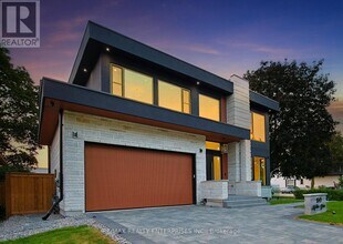 1349 Melton Dr in Mississauga, ON - Building Photo - Building Photo