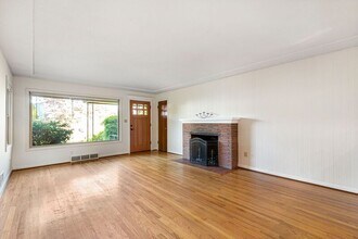 5546 SE Holgate Blvd in Portland, OR - Building Photo - Building Photo