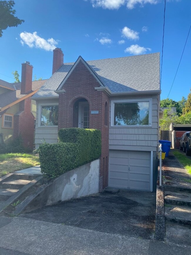 property at 5209 SE Hawthorne Blvd