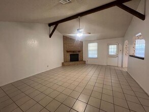 129 Houston Dr in Hewitt, TX - Building Photo - Building Photo