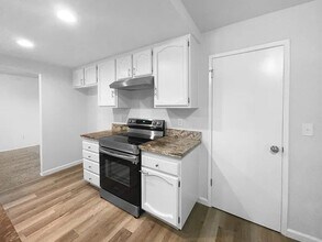 4515 Montril Way in Sacramento, CA - Building Photo - Building Photo
