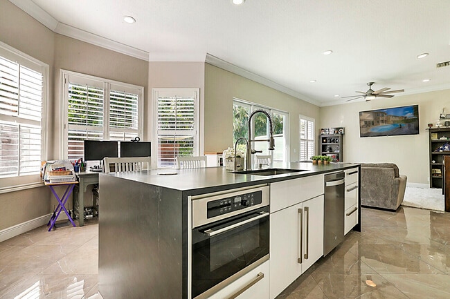 property at 7167 Ivy Crossing Ln