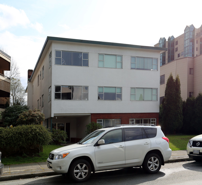 1126 W 13th Ave in Vancouver, BC - Building Photo