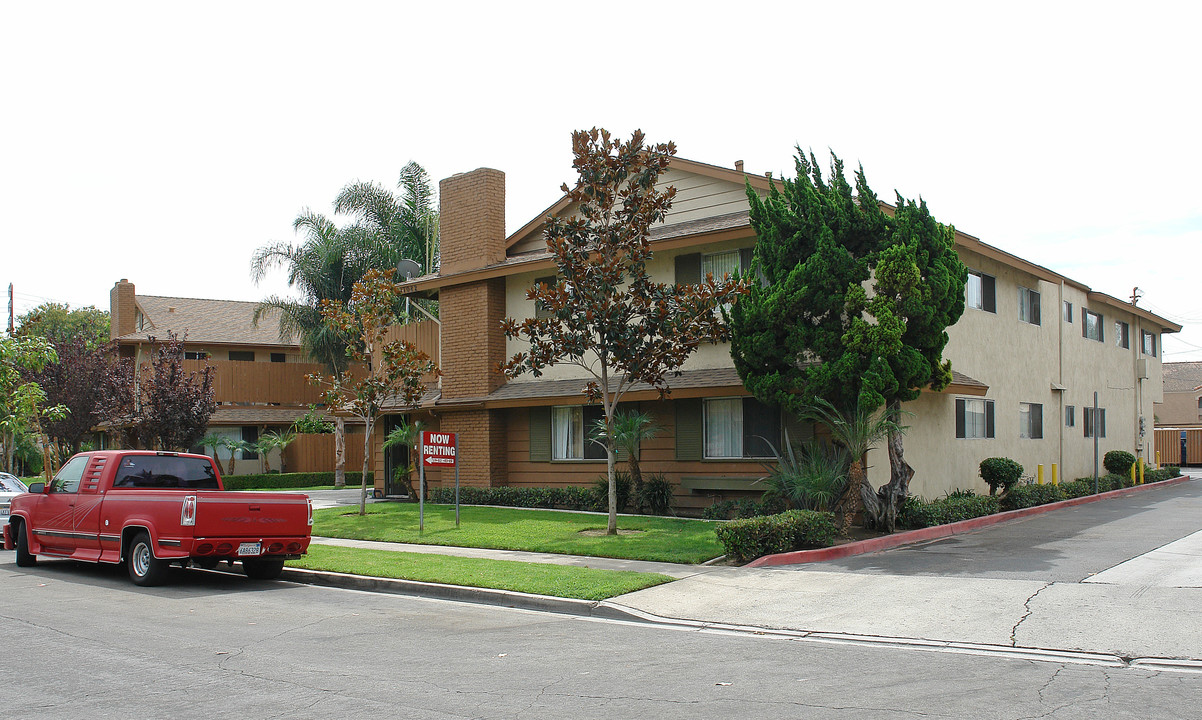 17082-17092 Kenyon Dr in Tustin, CA - Building Photo