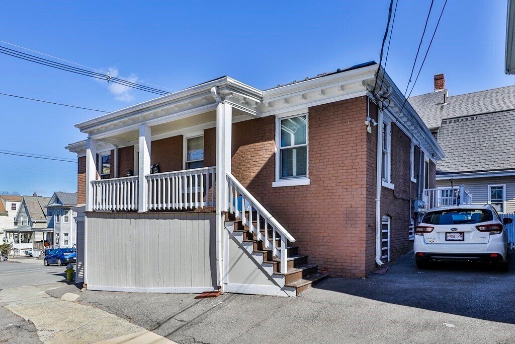 1 Hazel St-Unit -1R in Salem, MA - Building Photo