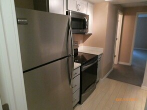 14404 NE 31st St in Bellevue, WA - Building Photo - Building Photo