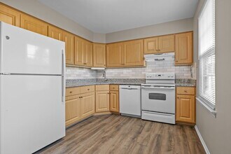 560 Thrush Ct, Unit B in Yardley, PA - Building Photo - Building Photo