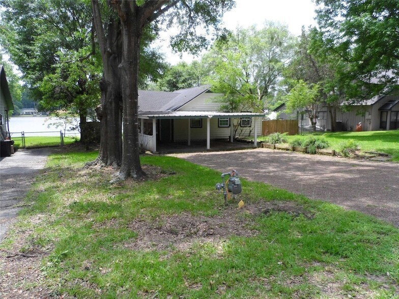 13545 Northshore Loop, Unit 1 in Conroe, TX - Building Photo
