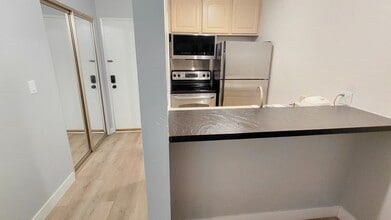 525 S Ardmore Ave, Unit 146 in Los Angeles, CA - Building Photo - Building Photo