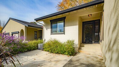 156 Vineyard Cir in Yountville, CA - Building Photo - Building Photo