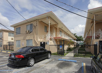 Beachway Apartments in North Miami, FL - Foto de edificio - Building Photo