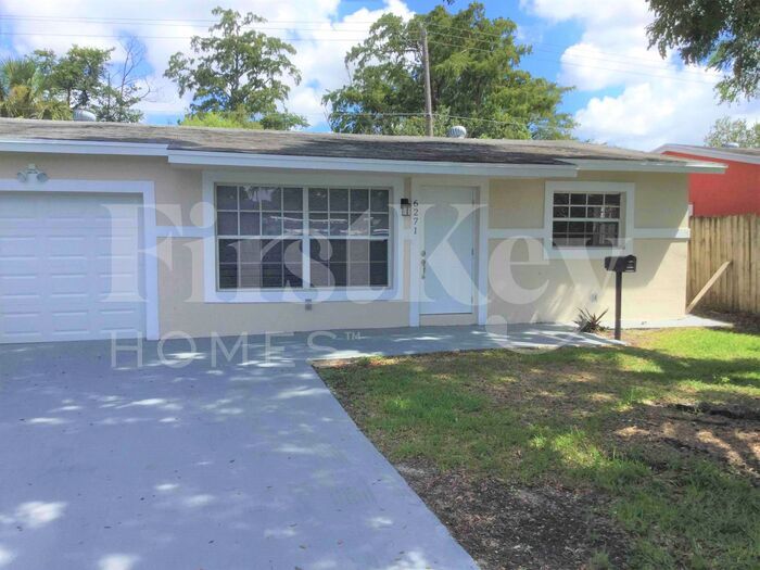 6271 SW 8th St in North Lauderdale, FL - Building Photo