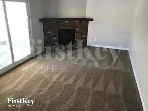 824 Woodside Ln in St. Charles, MO - Building Photo - Building Photo