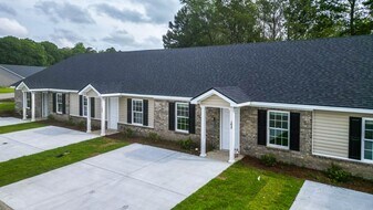 1052 Wadley Cir in Rincon, GA - Building Photo