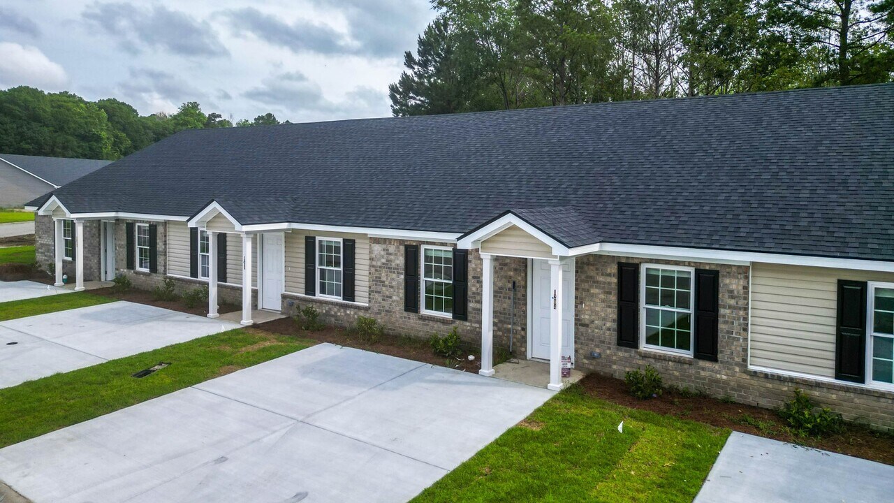 1012 Wadley Cir in Rincon, GA - Building Photo