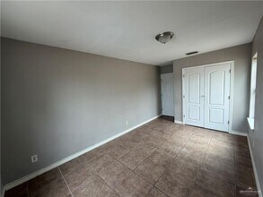 12 E Schunior St in Edinburg, TX - Building Photo - Building Photo