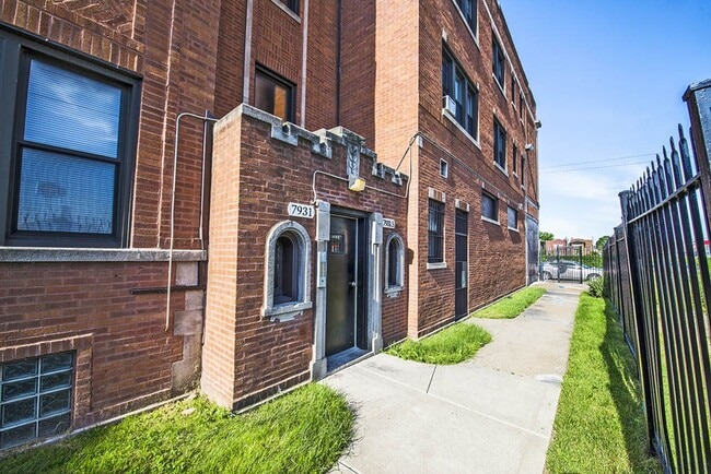 7929 S State St Chicago, IL 60619 in Chicago, IL - Building Photo - Building Photo