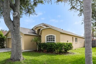 410 Sacramento St in Valrico, FL - Building Photo - Building Photo