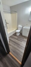524 N Grant St, Unit 2 in Blue Earth, MN - Foto de edificio - Building Photo