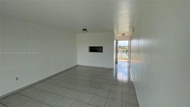 9455 W Flagler St in Miami, FL - Building Photo - Building Photo