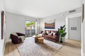 1805 Aquarena Springs Dr, Unit 517 in San Marcos, TX - Building Photo - Building Photo