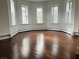 7 Norwood Ave in Summit, NJ - Building Photo