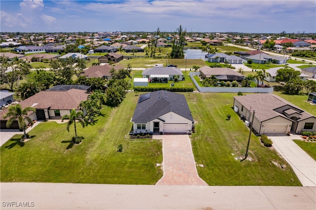 1904 SW 10th Terrace in Cape Coral, FL - Building Photo