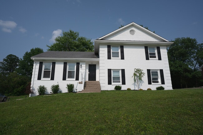 411 Bromwell Dr in Louisville, KY - Building Photo - Building Photo