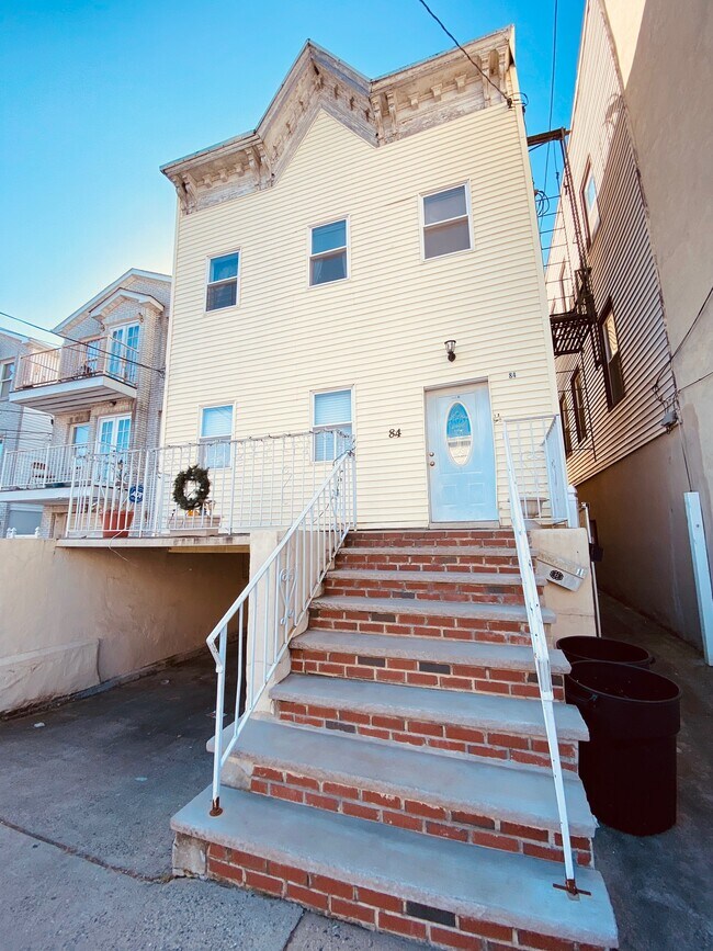 84 W 20th St Apartments and Nearby Bayonne Apartments For Rent