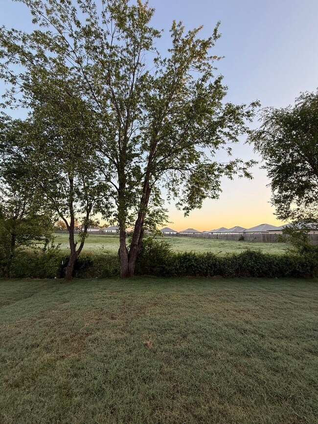 6810 SW Dignity Ave in Bentonville, AR - Foto de edificio - Building Photo