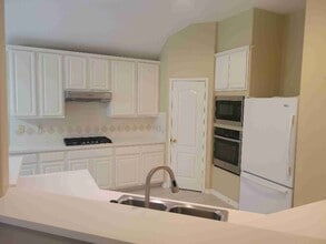 3806 Lake View Dr in Pearland, TX - Building Photo - Building Photo